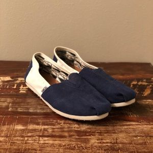 Toms | navy & white